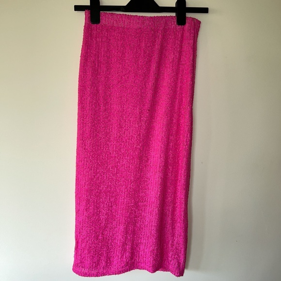 Topshop mini sequin, hot pink, pencil skirt with side slit size 2, EUC - Picture 2 of 4